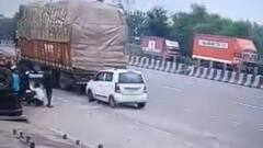 हापुड़: हाईवे पर खड़े ट्रक में जा घुसी कार, दर्दनाक हादसे में अधिवक्ता की मौके पर मौत