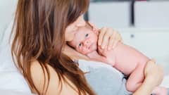 प्रसूतीनंतर नवजात बाळाची काळजी घेण्याची 'कांगारू पद्धत' तुम्हाला माहितीय का? नेमकं काय होतं यात? वाचा