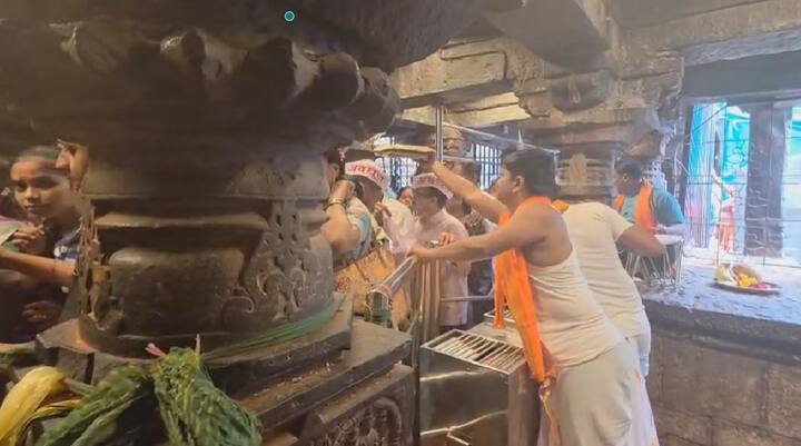 20 ऑगस्टनंतर गाभाऱ्यातील नियमित दर्शन पुन्हा सुरू होण्याची शक्यता आहे. तोपर्यंत भाविकांना फक्त बाह्य दर्शनावर समाधान मानावं लागणार आहे.