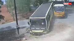 Video: तेज रफ्तार बस ने पहले ट्रक को मारी टक्कर, फिर पुलिया से नीचे गिरी, हादसा CCTV में कैद