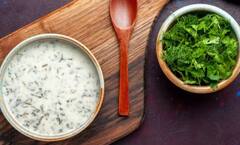 Home Remedies: જો તમારા વાળ નાની ઉંમરે સફેદ થઈ રહ્યા છે, તો આ 6 ઘરેલું ઉપાયો તમારા વાળને કાળા અને ચમકદાર બનાવશે