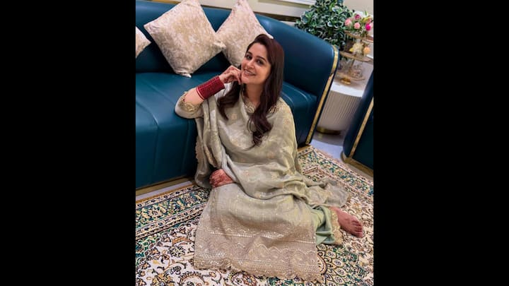 5. Subtle Sage Green Suit: Dipika Kakar radiates warmth and grace in this soothing sage green ethnic ensemble, delicately embroidered with golden zari work.  The straight kurta with scalloped hem detailing and lightly embellished dupatta create a balanced blend of minimalism and tradition. The muted green hue perfectly complements indoor festivities, pooja settings, or intimate family gatherings. This look is a masterclass in graceful celebration-wear, making it the perfect refreshing look for Raksha Bandhan 2025. (Image Source: Instagram/@ms.dipika)