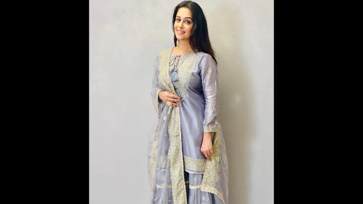 4. Regal And Timeless Sharara Set: Dipika Kakar looks like an ethereal vision in this regal lavender sharara suit, detailed with intricate zari embroidery and threadwork. The delicate tassels at the neckline and heavy lace-edged dupatta add a royal flair. The outfit has a structured silhouette that flatters her figure with effortless grace. This outfit blends subtle elegance with festive charm. The pastel hue is both soothing and striking, making it ideal for daytime rituals and intimate celebrations. Dipika shows us how less can truly be more, a lesson in refined fashion for the modern Indian woman. (Image Source: Instagram/@ms.dipika)