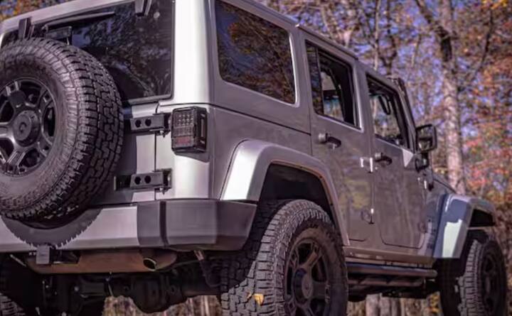 ਜਿਨ੍ਹਾਂ ਟਾਇਰਾਂ ਨੂੰ ਹਵਾ ਦੀ ਲੋੜ ਨਹੀਂ ਹੁੰਦੀ ਉਨ੍ਹਾਂ ਨੂੰ ਏਅਰਲੈਸ ਟਾਇਰ ਕਿਹਾ ਜਾਂਦਾ ਹੈ। ਏਅਰਲੈਸ ਟਾਇਰਾਂ ਵਿੱਚ ਪੰਕਚਰ ਹੋਣ ਦਾ ਕੋਈ ਖ਼ਤਰਾ ਨਹੀਂ ਹੁੰਦਾ ਕਿਉਂਕਿ ਉਹ ਹਵਾ ਨਾਲ ਨਹੀਂ ਭਰੇ ਹੁੰਦੇ। ਦੂਜੇ ਪਾਸੇ, ਰਵਾਇਤੀ ਟਾਇਰ ਹਵਾ ਦੇ ਦਬਾਅ 'ਤੇ ਨਿਰਭਰ ਕਰਦੇ ਹਨ।