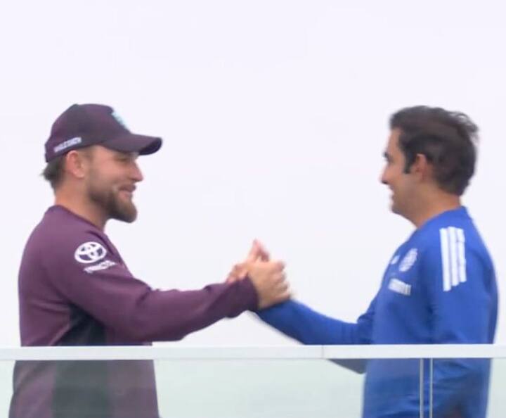 उदाहरणार्थ, इंग्लंडचे कोच ब्रेंडन मॅक्युलम यांनी शुभमन गिलला हा सन्मान दिला. तर भारतीय कोच गौतम गंभीर यांनी हॅरी ब्रूकला प्लेयर ऑफ द सिरीज म्हणून निवडले.