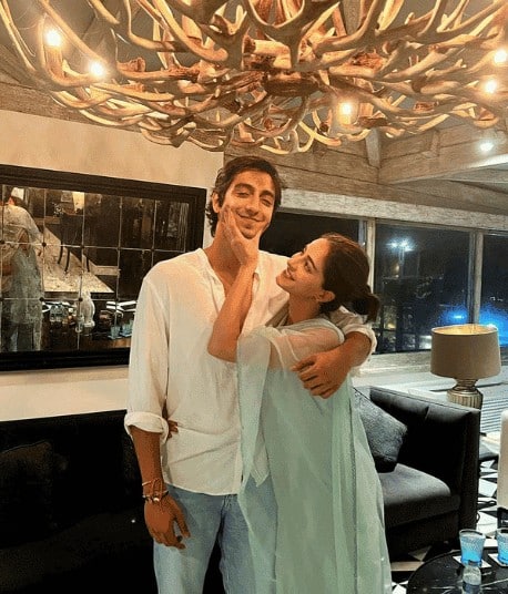 Ahaan Pandey and Ananya Pandey may have each other's cousins in the relationship, but seeing their bonds, they look no less than a celibging. While calling your brother lovingly, you must recreate this cute photoshoot.