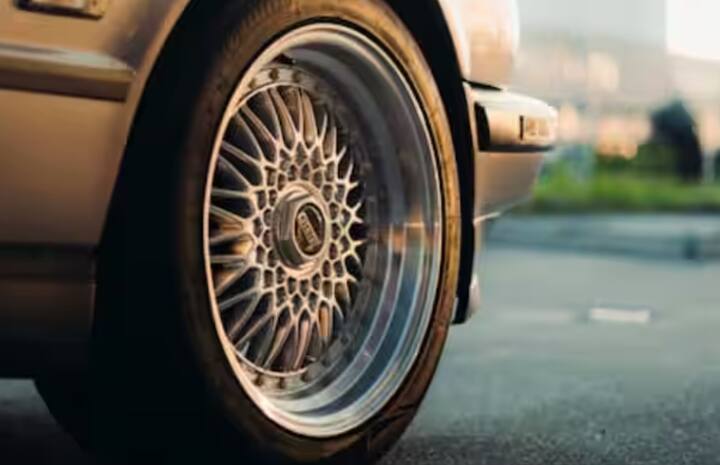 ਏਅਰ ਟਾਇਰ ਰੈਗੂਲਰ ਟਾਇਰ ਹੁੰਦੇ ਹਨ। ਇਹ ਟਾਇਰ ਆਮ ਤੌਰ 'ਤੇ ਰਬੜ ਦੇ ਬਣੇ ਹੁੰਦੇ ਹਨ ਅਤੇ ਹਵਾ ਨਾਲ ਭਰਨ ਲਈ ਇੱਕ ਅੰਦਰੂਨੀ ਟਿਊਬ ਦੀ ਵਰਤੋਂ ਕੀਤੀ ਜਾਂਦੀ ਹੈ।