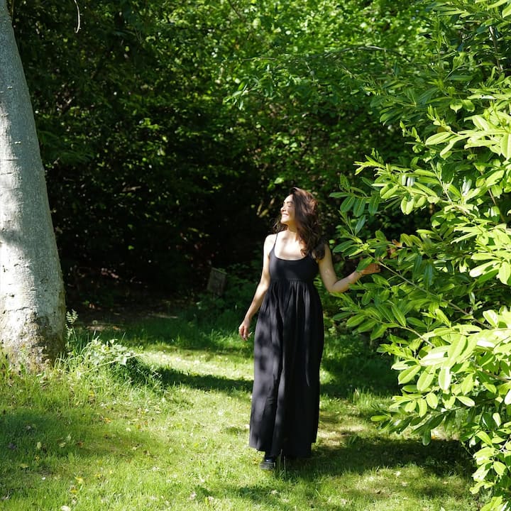 इसके बाद उन्होंने के सी कॉलेज, मुंबई (किशनचंद चेलाराम कॉलेज) में एडमिशन लिया. यह कॉलेज मुंबई यूनिवर्सिटी से एसोसिएटेड है और यहाँ से उन्होंने बैचलर ऑफ मास मीडिया (बीएमएम) की पढ़ाई की.