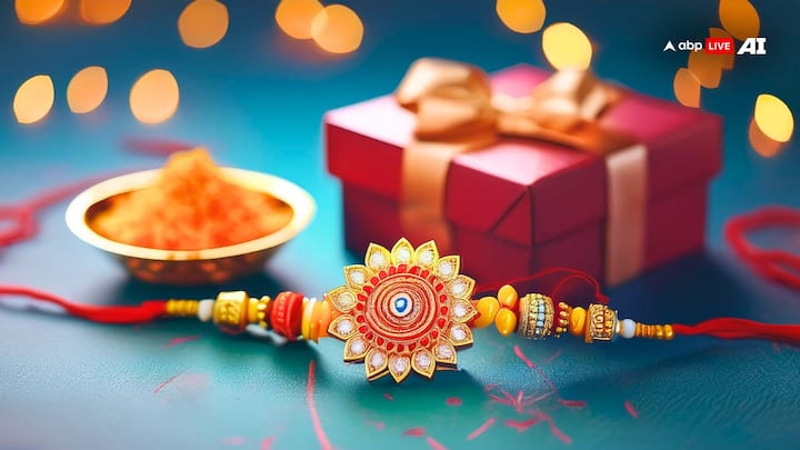 धार्मिक मान्यताओं के अनुसार, रक्षाबंधन पर फेंसी राखियां बांधने की बजाय रक्षासूत्र बांधना बेहद शुभ होता है. क्योंकि यह एक पवित्र धागा है जो बुरी शक्तियों से रक्षा करता है और देवी-देवताओं की कृपा लाता है.