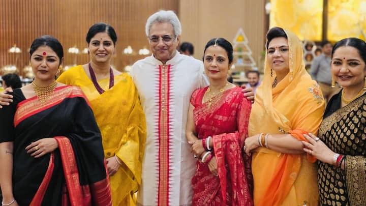 দেশের বাইরে নীরবে, নিভৃতে বিয়ে সেরেছিলেন বটে। কিন্তু বিয়ের ভোজ থেকে সতীর্থদের বঞ্চিত করলেন না তৃণমূল সাংসদ মহুয়া মৈত্র ও তাঁর স্বামী, বিজু জনতা দলের প্রাক্তন সাংসদ পিনাকী মিশ্র।