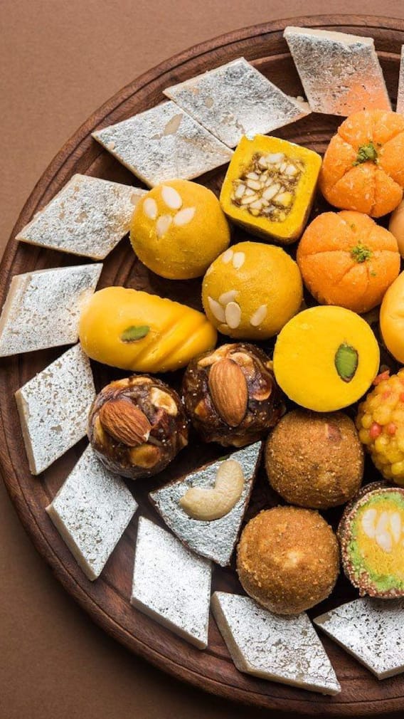 रक्षाबंधनाला बनवा 'या' घरगुती पौष्टिक मिठाई!