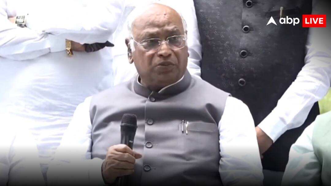 India Alliance paid tribute to Uttarakhand tragedy during press conference and raised questions on electoral transparency regarding Bihar SIR 'वो नहीं माने तो समझेंगे संविधान को नहीं मानते', बिहार SIR पर बोला इंडिया गठबंधन, उत्तराखंड आपदा पर रखा 2 मिनट का मौन