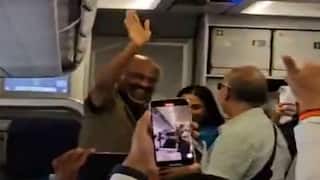 Rajinikanth: కామన్ మ్యాన్‌లా రజినీకాంత్ - ఫ్యాన్స్ కోసం లేచి నిలబడి మరీ...