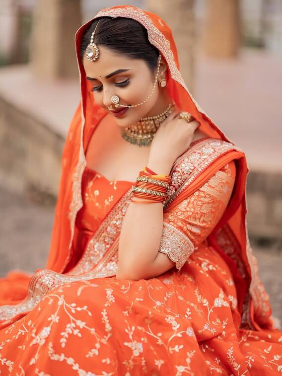 બ્રાઈડલ લુકમાં શ્રીમુખીએ લૂંટી મહેફીલ