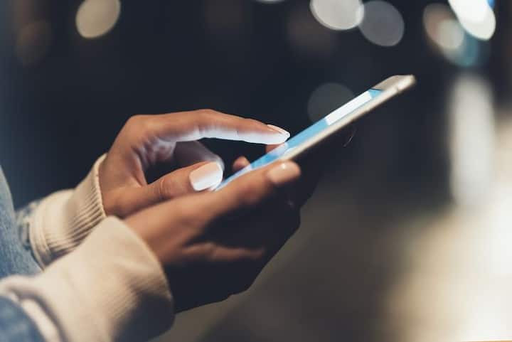 घोटाळेबाज एकाच वेळी WhatsApp, ChatGPT, TikTok, Telegram, क्रिप्टोकरन्सी यांसारख्या अॅपवर एकत्र काम करत लोकांना लक्ष्य करतात. त्यांनी एकाचवेळी अनेक प्लॅटफॉर्मचा वापर करून लोकांची फसवणूक करण्याचे तंत्र विकसित केले आहे. ते आकर्षक ऑफर आणि पिरॅमिड स्कीमसह आर्थिक चिंता असलेल्या लोकांना लक्ष्य करतात.