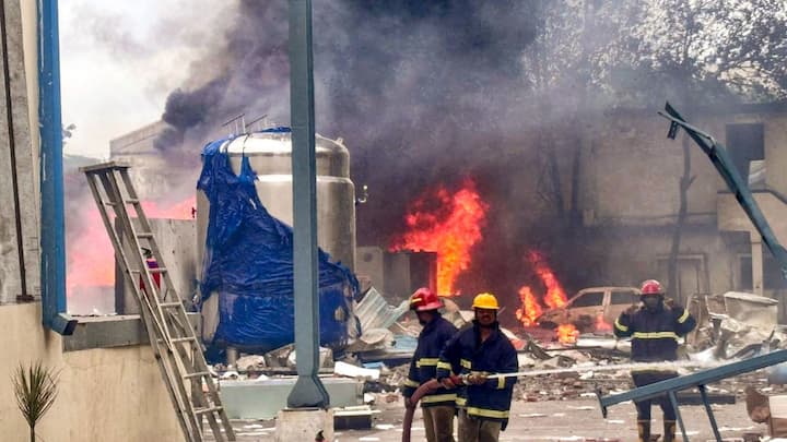 इस हादसे में 40 लोगों की मौत हो गई जबकि 30 से ज्यादा लोग घायल हो गए.