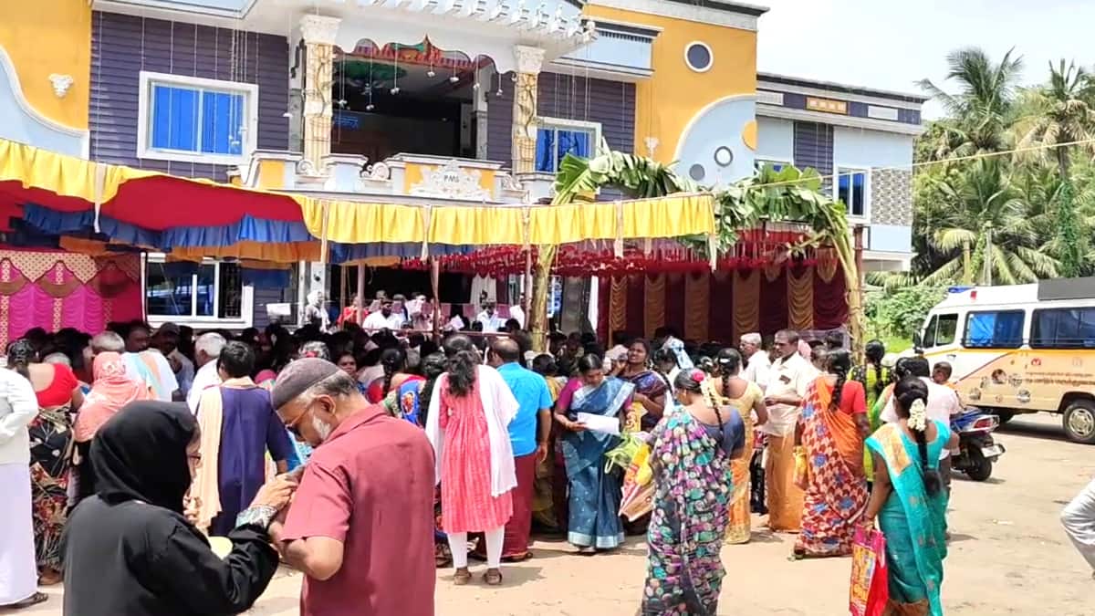 உங்களுடன் ஸ்டாலின்' முகாம்: மகளிர் உரிமைத் தொகைக்காக குவிந்த கூட்டம்! வடை, பாயசத்துடன் உபசரித்த திமுகவினர்