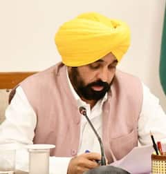 ਕੋਰਟ ਦੇ ਸਖਤ ਰੁਖ਼ ਤੇ ਪਿੰਡਾਂ 'ਚ AAP ਦੀ ਐਂਟਰੀ ਬੈਨ ਹੋਣ ਮਗਰੋਂ ਸੂਬਾ ਸਰਕਾਰ ਪਈ ਨਰਮ! ਕੀ ਲੈਂਡ ਪੂਲਿੰਗ 'ਤੇ ਲੈਣਾ ਪਏਗਾ ਯੂ-ਟਰਨ?