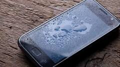 बारिश में भीग गया है स्मार्टफोन या लैपटॉप तो करें ये काम, कंपनी वाले नहीं बताते यह बात