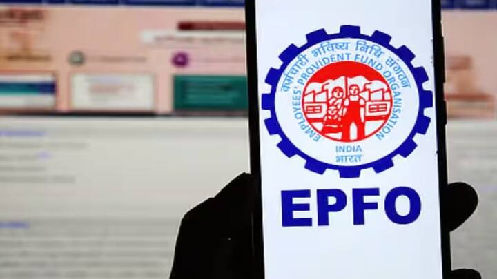 कई बार लोग नौकरी बदलते वक्त पुराने और नए पीएफ अकाउंट को मर्ज नहीं करते. इससे डेटा दो जगह होता है और कन्फ्यूजन बढ़ जाता है. ट्रांसफर न करने की वजह से क्लेम अटक सकता है या पुरानी कंपनी के खाते से पैसा नहीं निकलता.