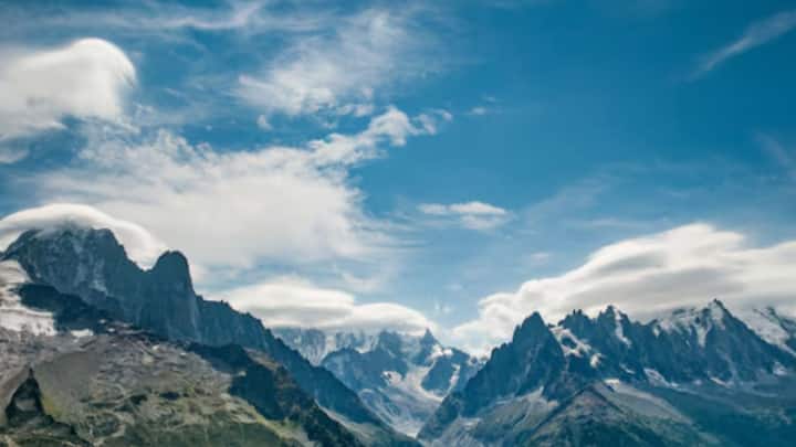 বিজ্ঞানীরা জানিয়েছেন, ক্যাডমিয়াম (Cd), কপার (Cu), ক্রোমিয়াম (Cr), জিঙ্ক (Zn)-এর মতো ক্ষতিকর উপাদান মিশে যাচ্ছে। এতে পরিবেশের যেমন ক্ষতি হচ্ছে, তেমনই মানুষের শরীরে রোগ বাসা বাঁধছে। পাহাড়ে মেঘ থেকে যে বৃষ্টি হচ্ছে, তাও আর বিশুদ্ধ নয়।