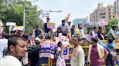 TRE-4 से पहले सरकार से STET कराने की मांग, पटना की सड़कों पर छात्रों का प्रदर्शन