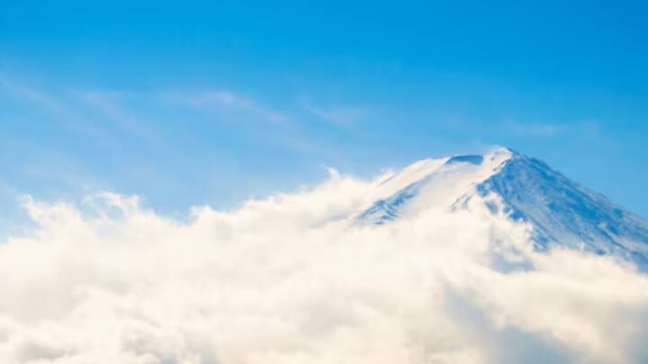 রিপোর্টে বলা হয়েছে, প্রাপ্তবয়স্কদের তুলনায় শিশুদের ক্ষেত্রে ঝুঁকি ৩০ শতাংশ বেশি। শুধুমাত্র শ্বাসপ্রশ্বাসের মাধ্যমেই নয়, স্পর্শ, খাবারের মাধ্যমেও রোগ ঢুকছে শরীরে। উঁচু পার্বত্য অঞ্চলে জলী. বাষ্প থেকে জল ধরা হয় যেখানে, সেখানে বিপদ বেশি।