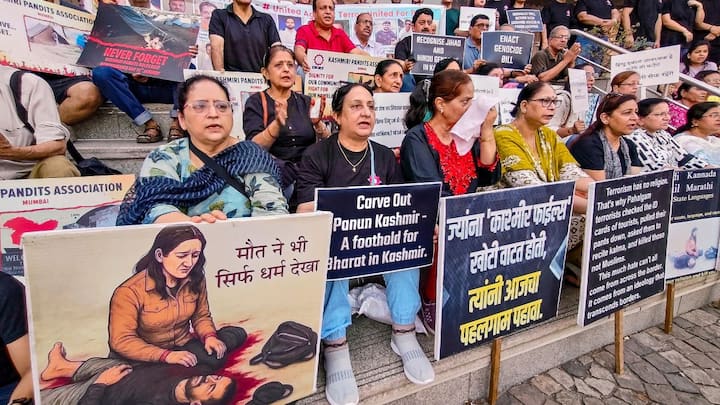 तीसरा बड़ा हादसा जम्मू कश्मीर के पहलगाम में हुआ. जहां 22 अप्रैल को आतंकियों ने पर्यटकों पर अंधाधुंध फायरिंग शुरु कर दी.