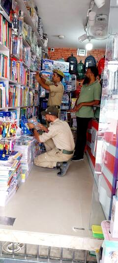 जम्मू-कश्मीर: किताबों को बैन किए जाने के बाद हरकत में पुलिस, जब्ती की कार्रवाई शुरू