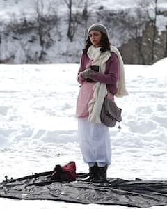 Aneet Padda Pens Emotional Note After 'Saiyaara' Success; See PICS