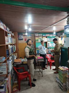 जम्मू-कश्मीर: किताबों को बैन किए जाने के बाद हरकत में पुलिस, जब्ती की कार्रवाई शुरू