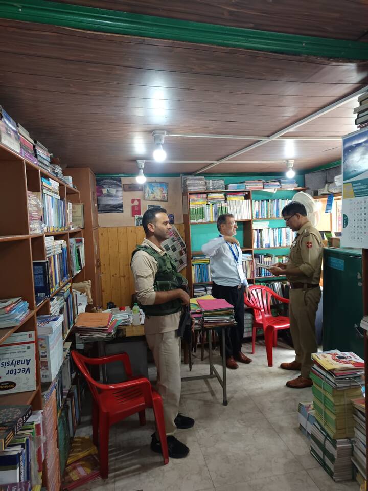 जम्मू-कश्मीर पुलिस के एक प्रवक्ता ने जारी बयान में कहा, 