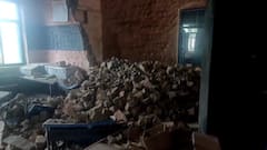 धक्कादायक! शाळेची भिंत कोसळली, विद्यार्थ्यांची दफ्तर-पुस्तकं अडकली; सुदैवाने मुले बचावली