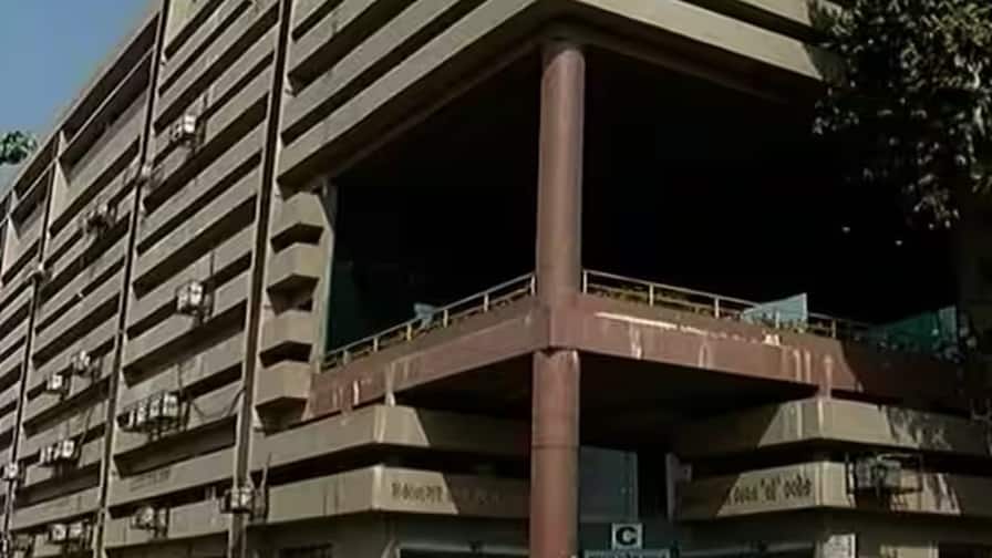 Ahmedabad: જાણો ક્યાંક તમારુ મકાન તો નથી ને કપાતમાં, અમદાવાદ કોર્પોરેશન તોડી પાડશે 8767 મકાનો 8767 houses are slated for demolition to facilitate road widening projects in Ahmedabad Ahmedabad: જાણો ક્યાંક તમારુ મકાન તો નથી ને કપાતમાં, અમદાવાદ કોર્પોરેશન તોડી પાડશે 8767 મકાનો