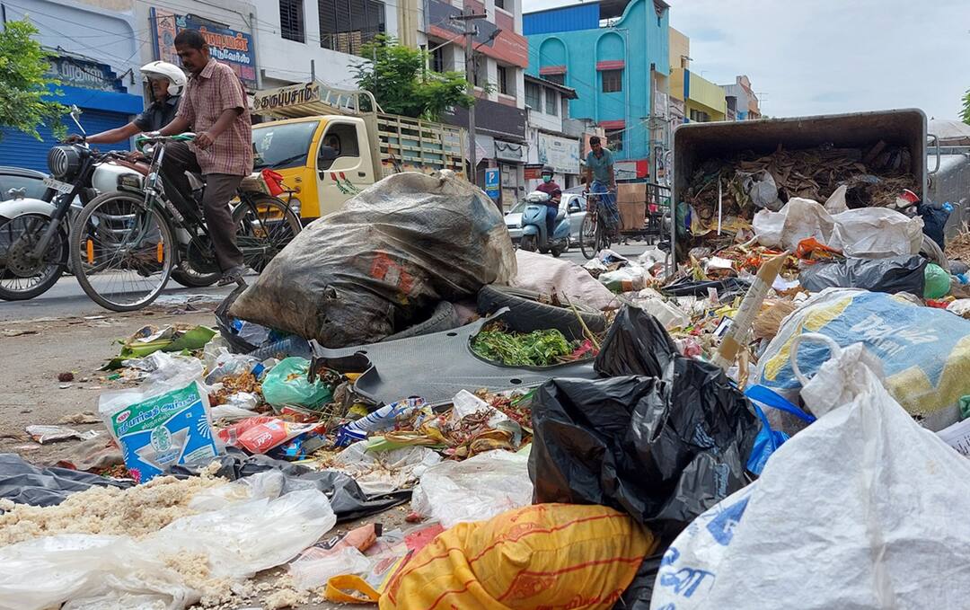 துரோகத்தால் நாறும் சென்னை: தூய்மைப் பணியாளர்கள் வாக்குறுதிகளையாவது முதல்வர் நிறைவேற்றுவாரா?- அன்புமணி கேள்வி