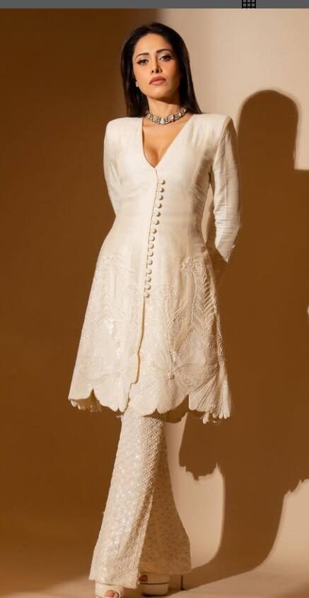 નુસરત ભરુચાએ સિમ્પલ ડ્રેસ લૂક સાથે આપ્યા પૉઝ