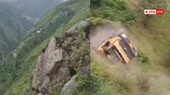 Video: अचानक खिसकी मिट्टी, खाई में जा गिरा डंपर, सामने आया मौत का लाइव वीडियो