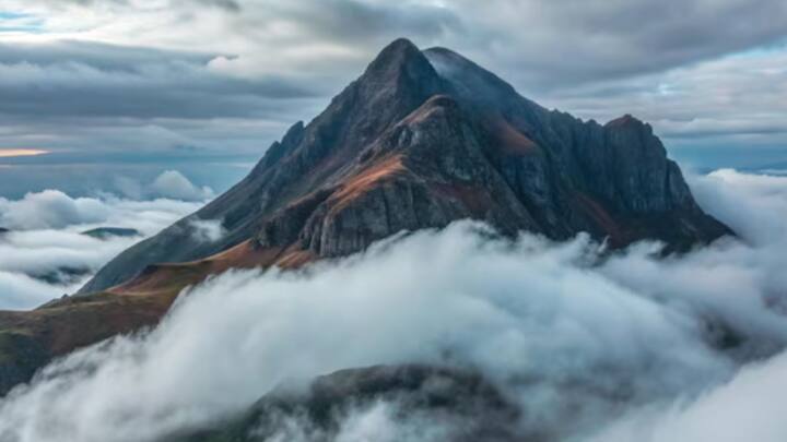 কেন্দ্রীয় সরকারের বিজ্ঞান ও প্রযুক্তি মন্ত্রক একটি রিপোর্ট প্রকাশ করেছে, যাতে উদ্বেগের ছবি ধরা পড়েছে। বলা হয়েছে, সমতল থেকে দূষিত ধাতব কণা মিশছে মেঘে। সেই মেঘ পাহাড়ের পরিবেশকে বিষাক্ত করে তুলছে।