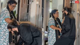 ‘इसलिए ये पसंद हैं...’, रणवीर सिंह ने छुए बुजुर्ग फैन के पैर, तो यूजर्स ने लुटाया प्यार, वायरल हुआ वीडियो