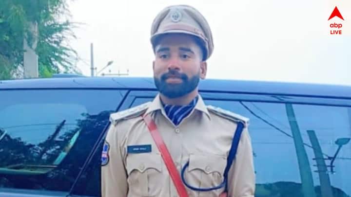 সূত্রের খবর, ডিএসপি হিসেবে মাসে প্রায় ৫৮, ৮৫০ থেকে ১, ৩৭, ০৫০ টাকা আয় করে থাকেন সিরাজ।