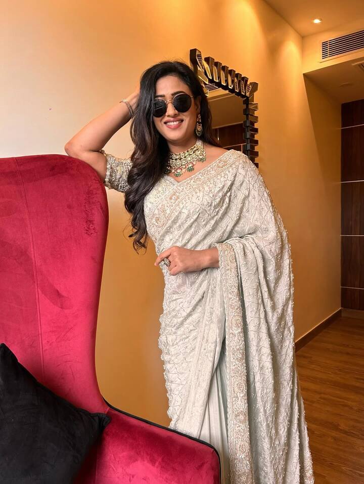Even at the age of 44, there is no answer to Shweta Tiwari's fitness and beauty. The actress performed two marriages but both could not run. Today, the actress has lived her life openly with her two children.