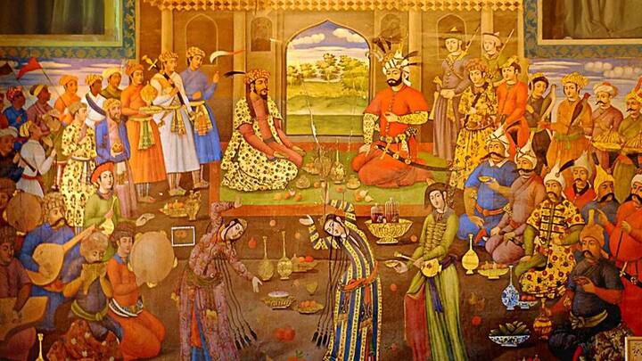 मुगलों के द्वारा चुना गया वह खास शहर आगरा था. आगरा को मुगल शासकों ने अपने साम्राज्य के केंद्र के रूप में खास तौर से अकबर के शासनकाल में 1556-1605 में चुना था. बाबर ने शुरू में आगरा को अपनी राजधानी बनाया था.