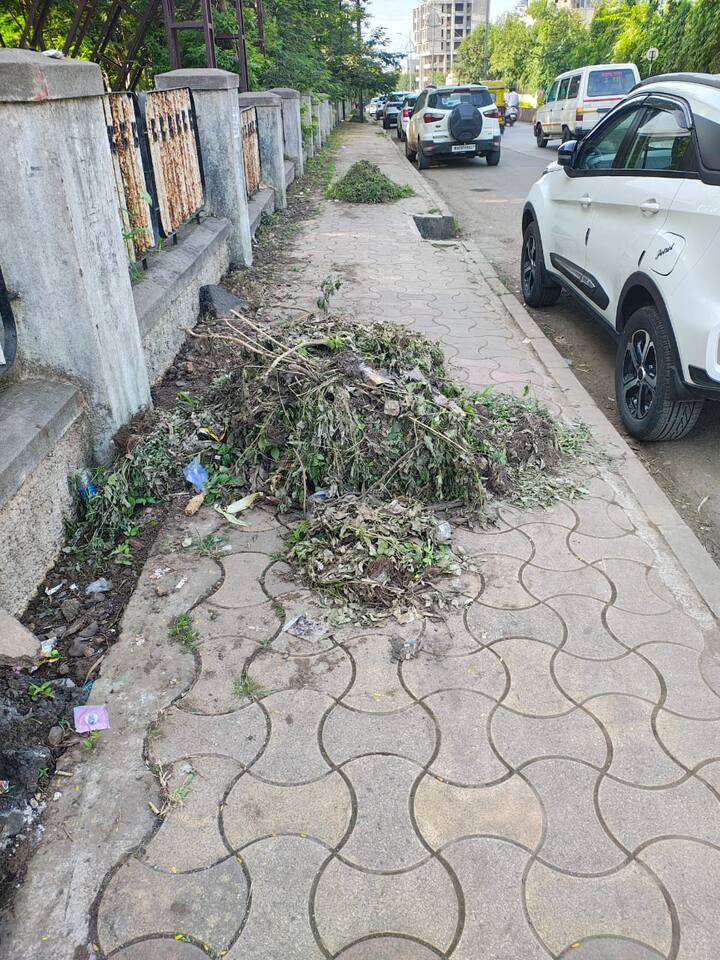 अधिकाऱ्यांची टक्केवारी जाहीरपणे कंत्राटदारानेच दाखवून देत अब्रुची लक्तरे वेशीवर टांगली आहेत.