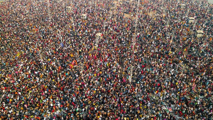 साल 2025 में भारत में कई बड़े हादसों ने देश को झकझोर दिया, जिनमें भारी जनहानि हुई. प्रयागराज में आयोजित हुए महाकुंभ मेले में 29 जनवरी 2025 को भारी भीड़ मची.