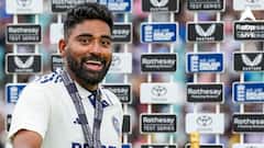 ম্যাচের সেরা হয়ে কেন পুরস্কার নিলেন না সিরাজ? শ্যাম্পেন না খুলে সতীর্থকে সম্মান শুভমনেরও