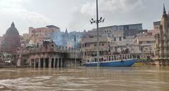 UP Flood: वाराणसी में उफान पर गंगा और वरुणा नदी, बाढ़ के बाद धर्मनगरी में तबाही, देखें तस्वीरें