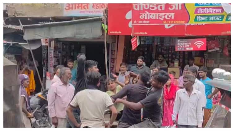 Chole-Bhature Date With Lover Turns Violent: Woman Publicly Beaten Up By Brother — Video