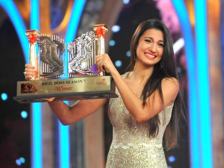 Gauhar Khan was seen as the winner in Bigg Boss 7. He is considered to be the most popular female contestant of all the season so far. According to Live Hindustan, he too received an amount of 50 lakh rupees.