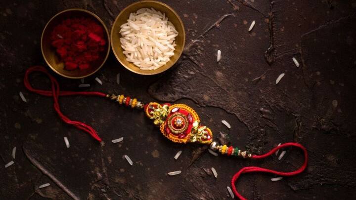 रक्षाबंधन की शुरुआत: धार्मिक कथाओं के अनुसार रक्षाबंधन पर्व की शुरुआत माता लक्ष्मी ने की थी.सबसे पहले माता लक्ष्मी ने ही अपने भाई को राखी बांधी थी.यह परंपरा तभी से चली आ रही है, जो आज भी पूरे उत्साह और श्रद्धा के साथ मनाई जाती है.