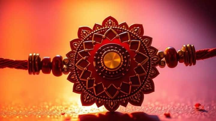 पौराणिक कथा के अनुसार, एक बार राजा बलि ने अश्वमेध यज्ञ किया.तब भगवान विष्णु ने वामन अवतार लेकर तीन पग भूमि का दान मांगा.राजा बलि ने सहमति दे दी.भगवान ने विशाल रूप धारण कर तीन पग में पूरी पृथ्वी नाप ली और बलि को पाताल लोक दे दिया.